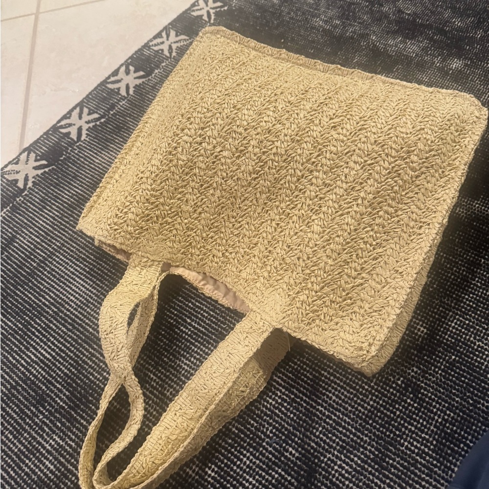 H&M Raffia Tote Bag. - Picture 6 of 7